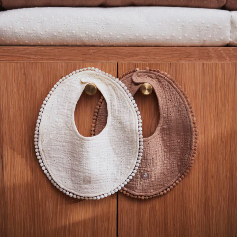 Round lace bib - biscuit