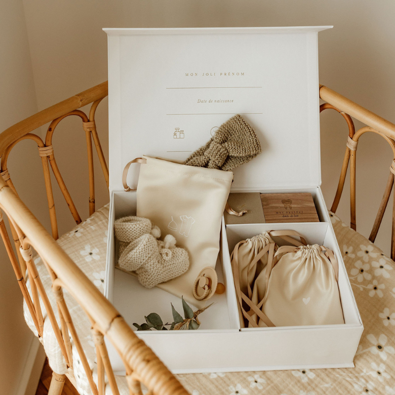 WEB2O Coffret Souvenir Naissance 'C'est Une Fille' - Grande Boîte 9 Tiroirs Pour Trésors Bébé